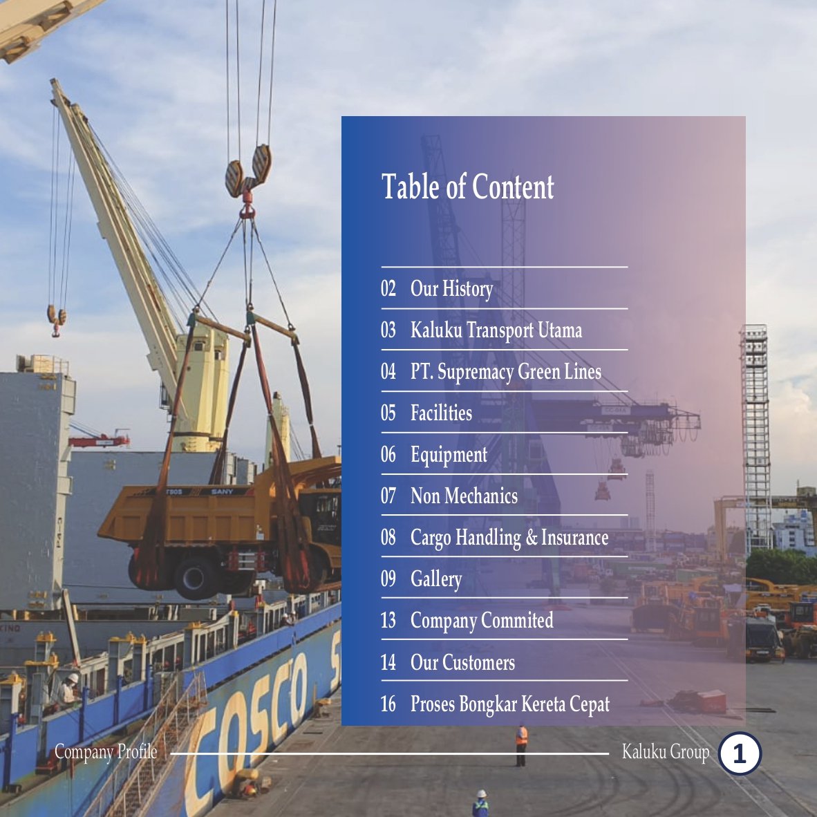 Proses muat barang ke dalam truk Fuso Canter di gudang